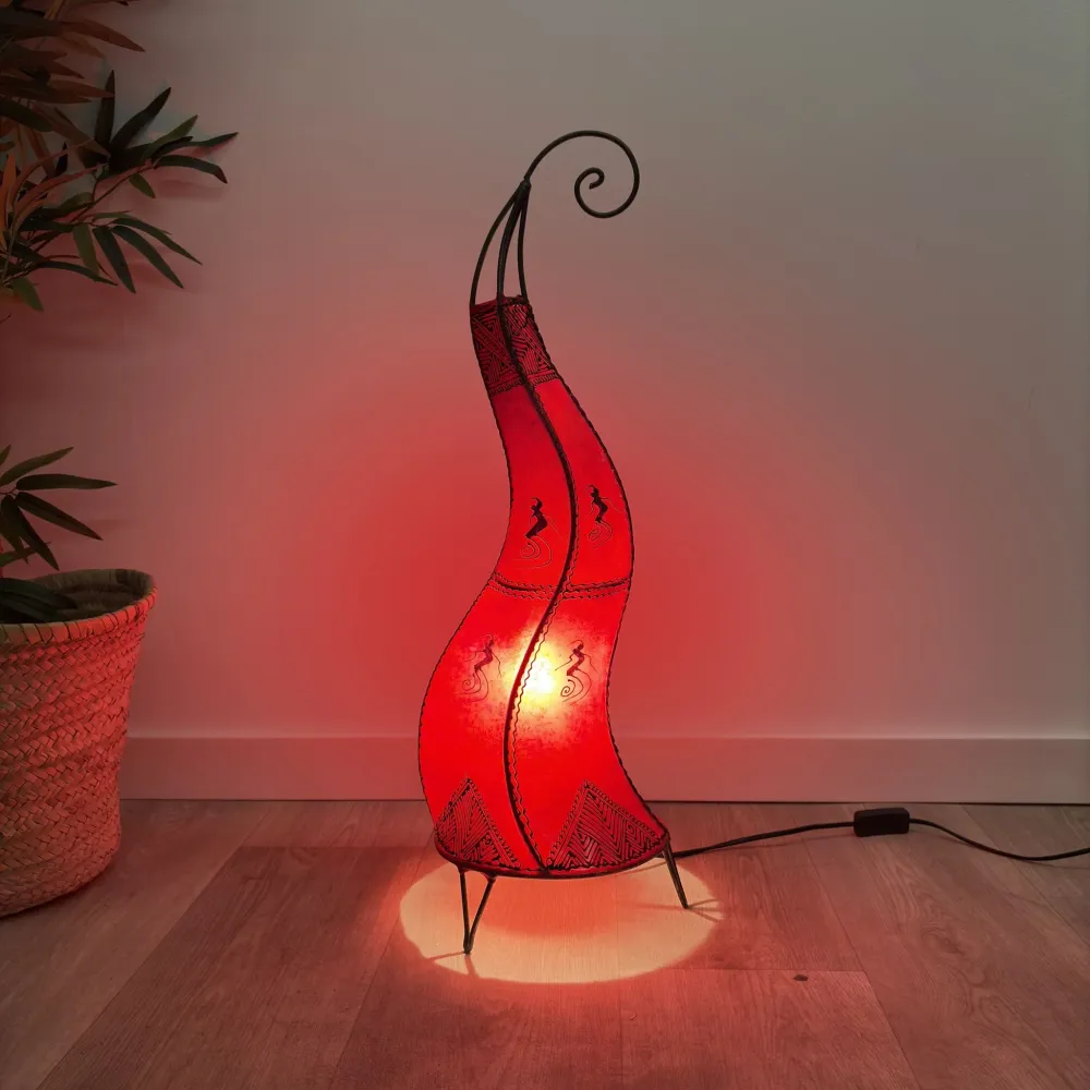 Marokkaanse lamp van leer en rode henna, 70cm