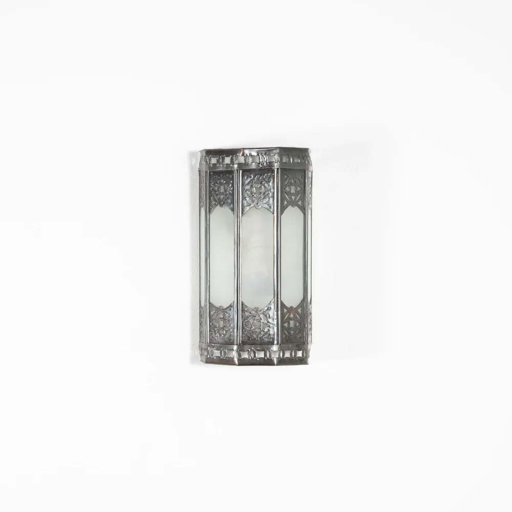 Marokkaanse wandlamp, smeedijzer en wit glas, 22 cm