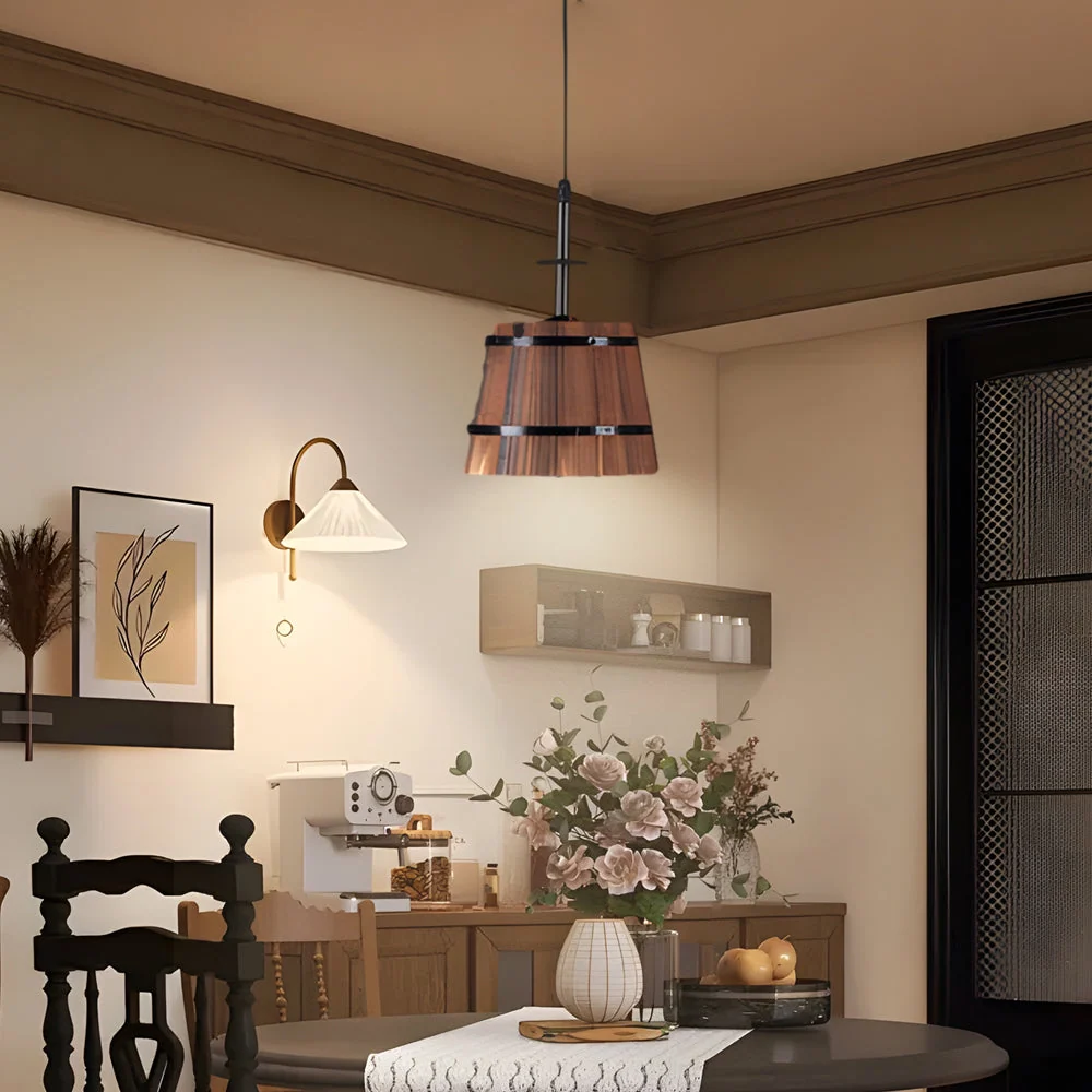 RusticCharm – Hanglamp de vorm van een houten emmer voor de bar Niyra