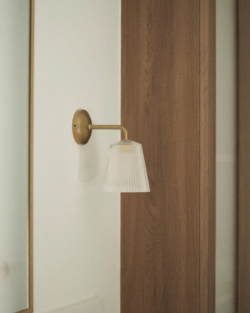 Richmond Medium Wandlamp Geribbeld Glas - Antiek Messing
