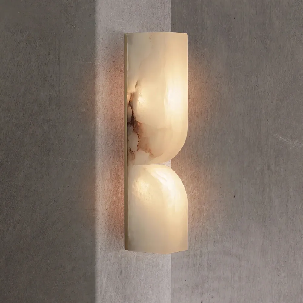 Sculpturale Wandlamp van Albast met Messing Accenten Japandi