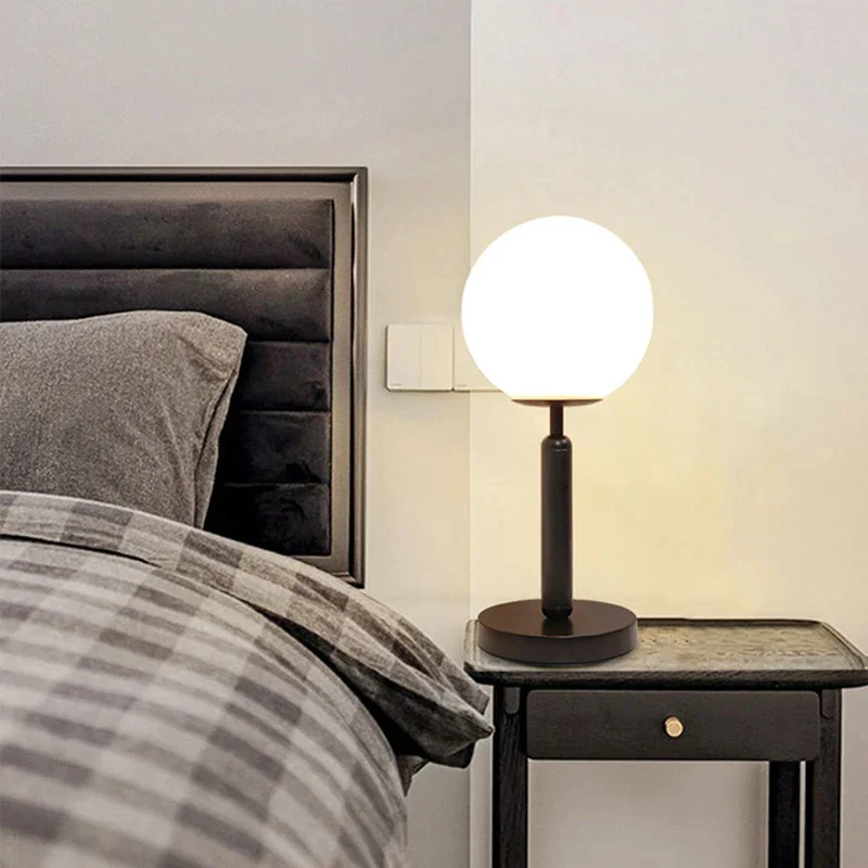 GlowSphere - LED Glazen Bol Messing Tafellamp Selzar