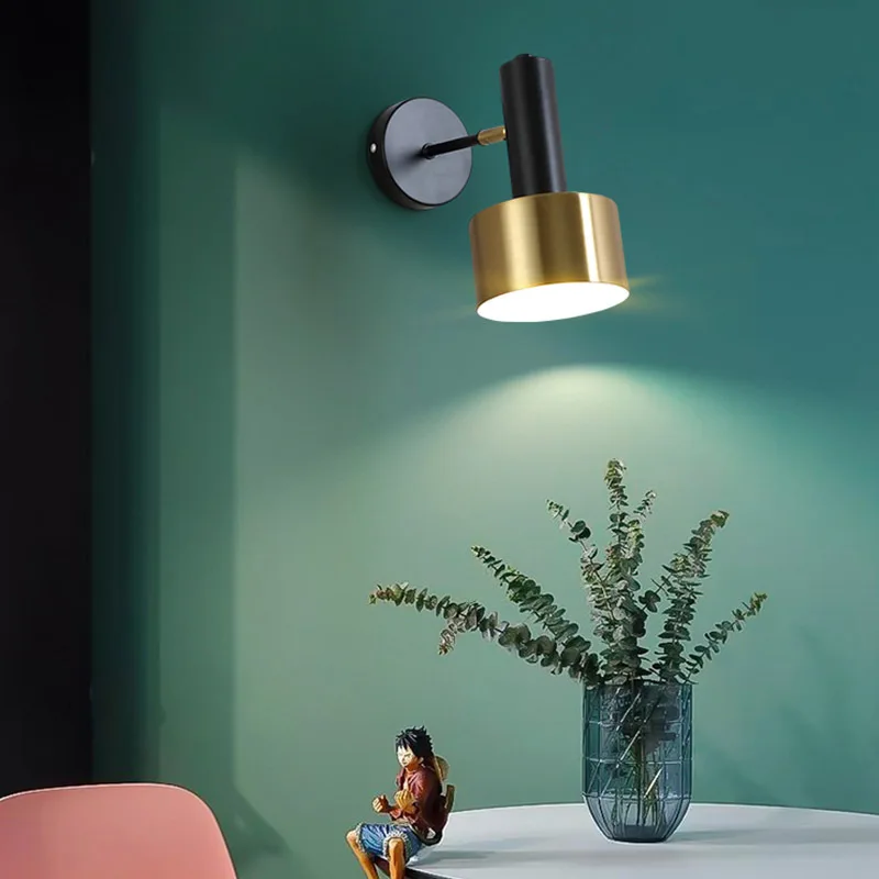 GoldGleam - Gouden Wandlamp Selzar