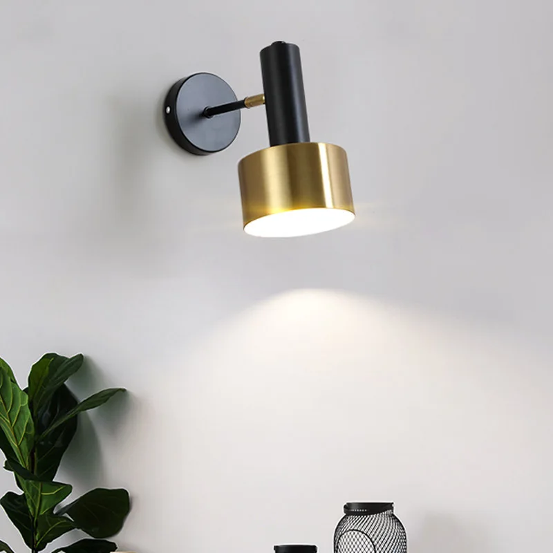 GoldGleam - Gouden Wandlamp Selzar