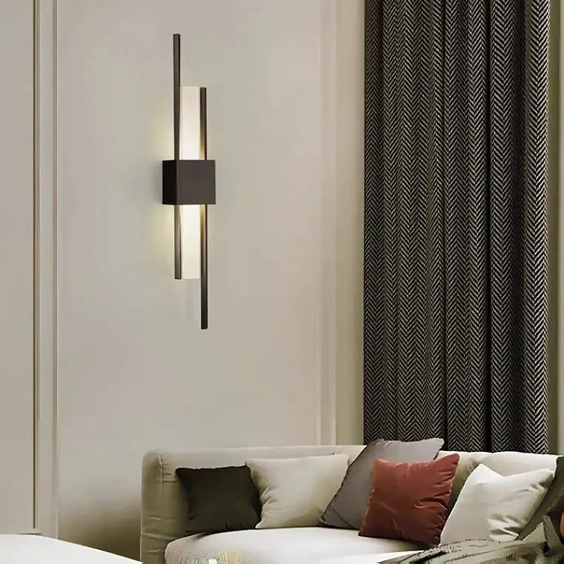LuminArt - Stijlvolle Zwarte/Gouden LED Wandlamp voor Slaapkamer Selzar