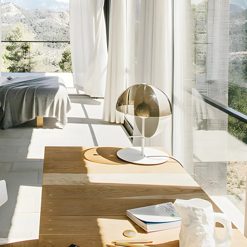 Theia - Tafellamp met Verticale Halve Bol en Horizontale Gerookte Kap Selzar