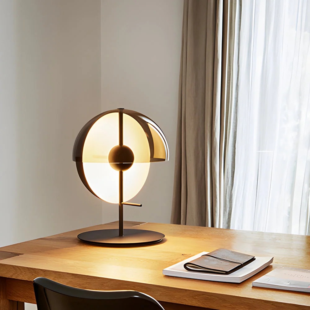 Theia - Tafellamp met Verticale Halve Bol en Horizontale Gerookte Kap Selzar