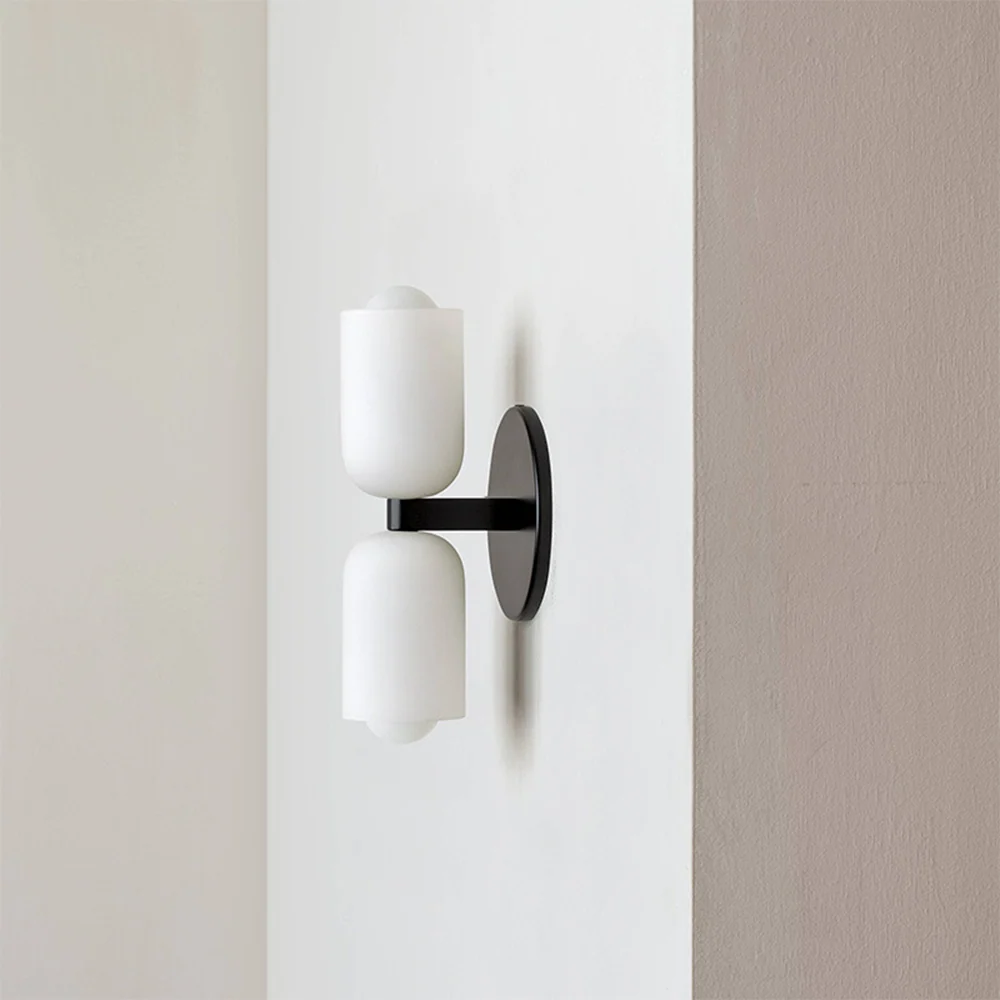 Wandlamp met Acrylaat Kap en Warm Licht voor Moderne Binnenruimtes