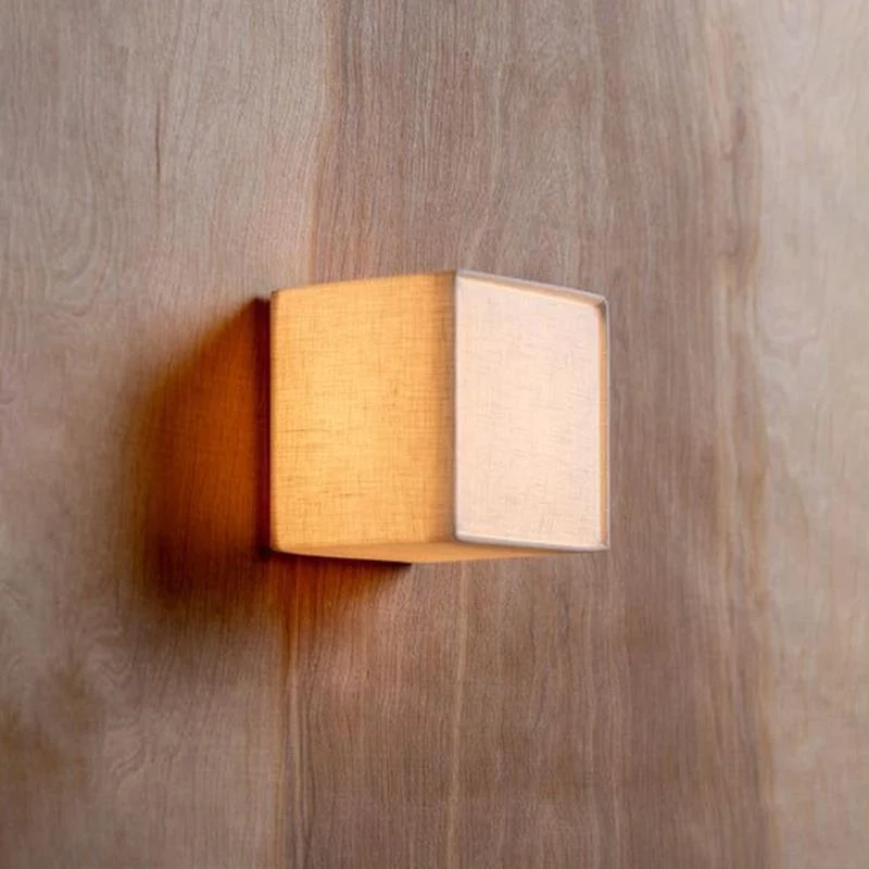 Wandlamp met Stoffen Kap en Geïntegreerde LED voor Moderne Binnenruimtes
